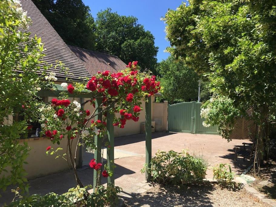 Gite D'Etape Du Tilleul, 4-8 Personnes La Celle-les-Bordes Extérieur photo