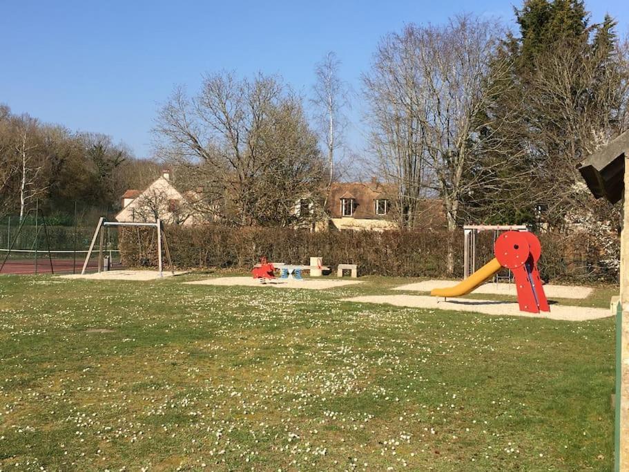 Gite D'Etape Du Tilleul, 4-8 Personnes La Celle-les-Bordes Extérieur photo