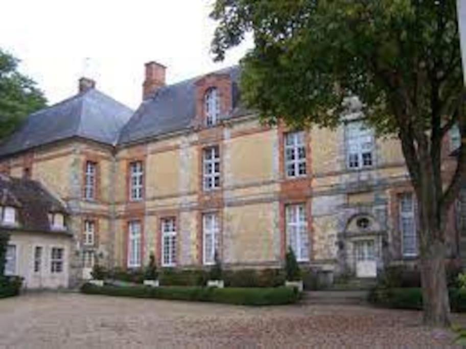 Gite D'Etape Du Tilleul, 4-8 Personnes La Celle-les-Bordes Extérieur photo