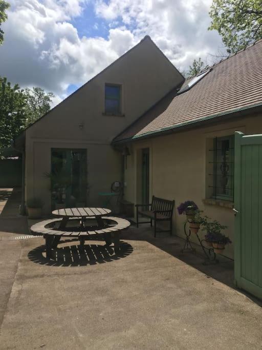 Gite D'Etape Du Tilleul, 4-8 Personnes La Celle-les-Bordes Extérieur photo