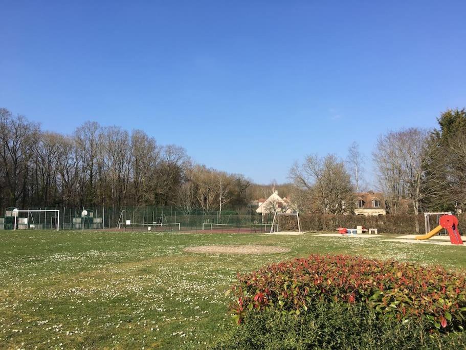 Gite D'Etape Du Tilleul, 4-8 Personnes La Celle-les-Bordes Extérieur photo